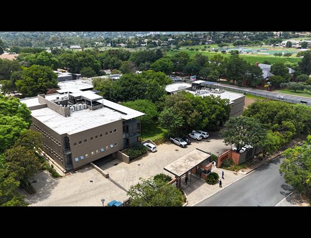 320M² OFFICE TO LET IN BRYANSTON